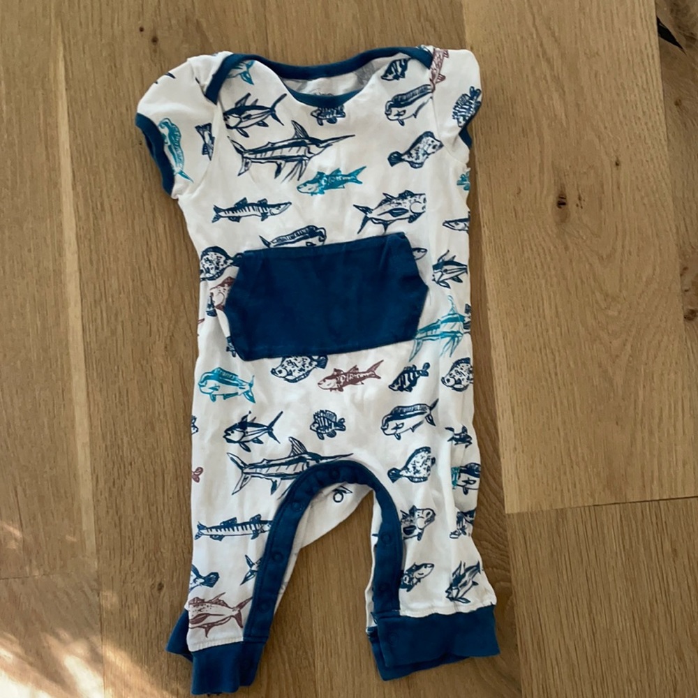 Theo + Leigh onesie 6-9M